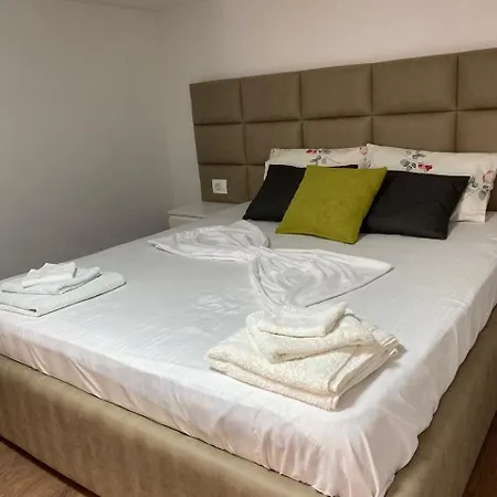 Alkeisi Lejlighed Sarandë